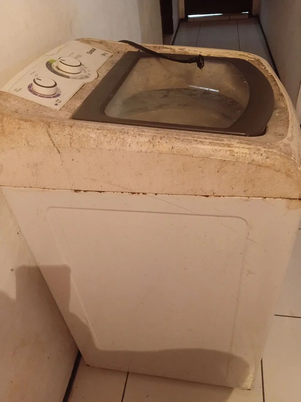 Máquina e geladeira com defeito 