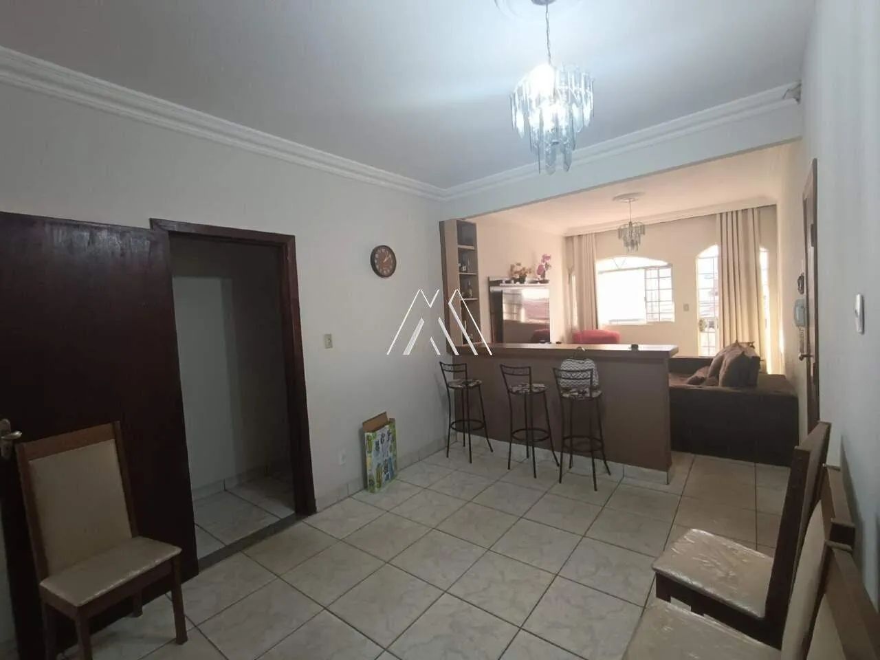 Vendo prédio comercial em Itaúna com excelente localização! - Foto 4