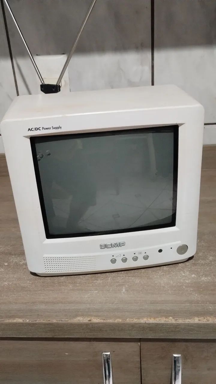 Tv de tubo Semp 10 polegadas com Rádio Fm. - Foto 4