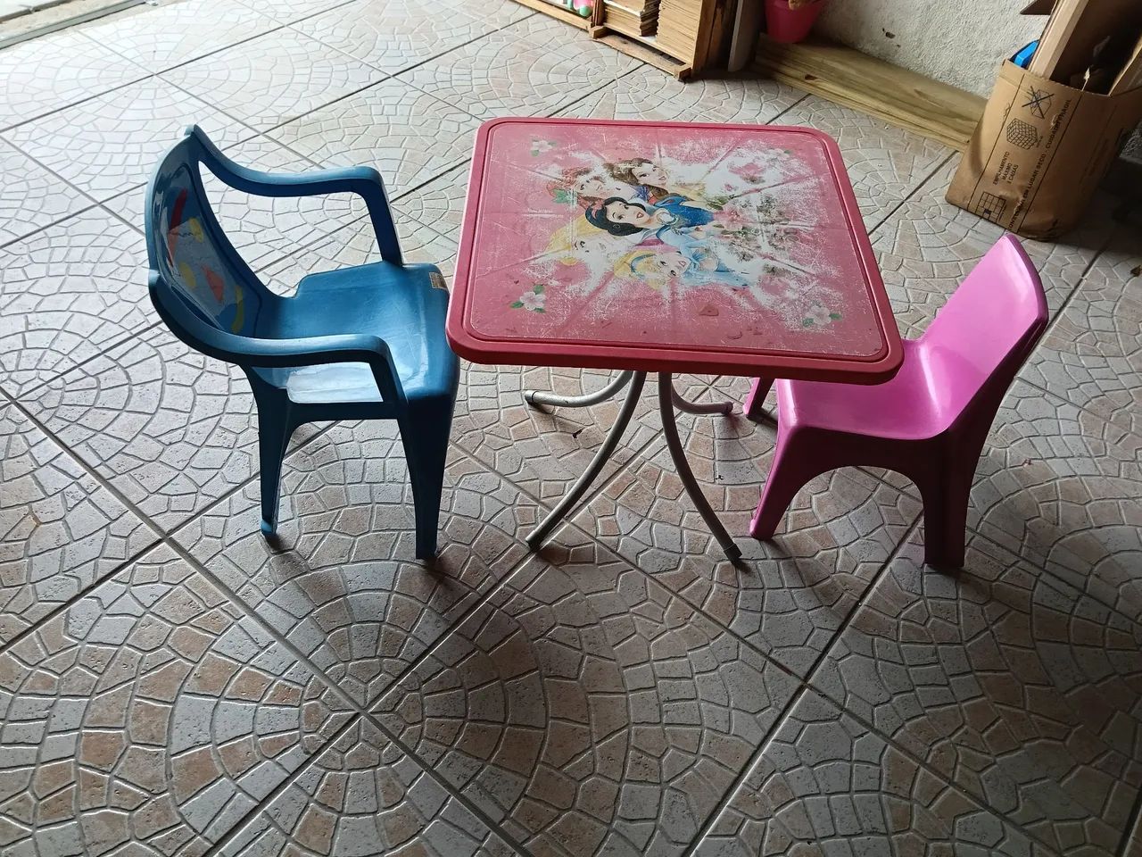 Mesinha infantil com cadeiras  - Foto 2
