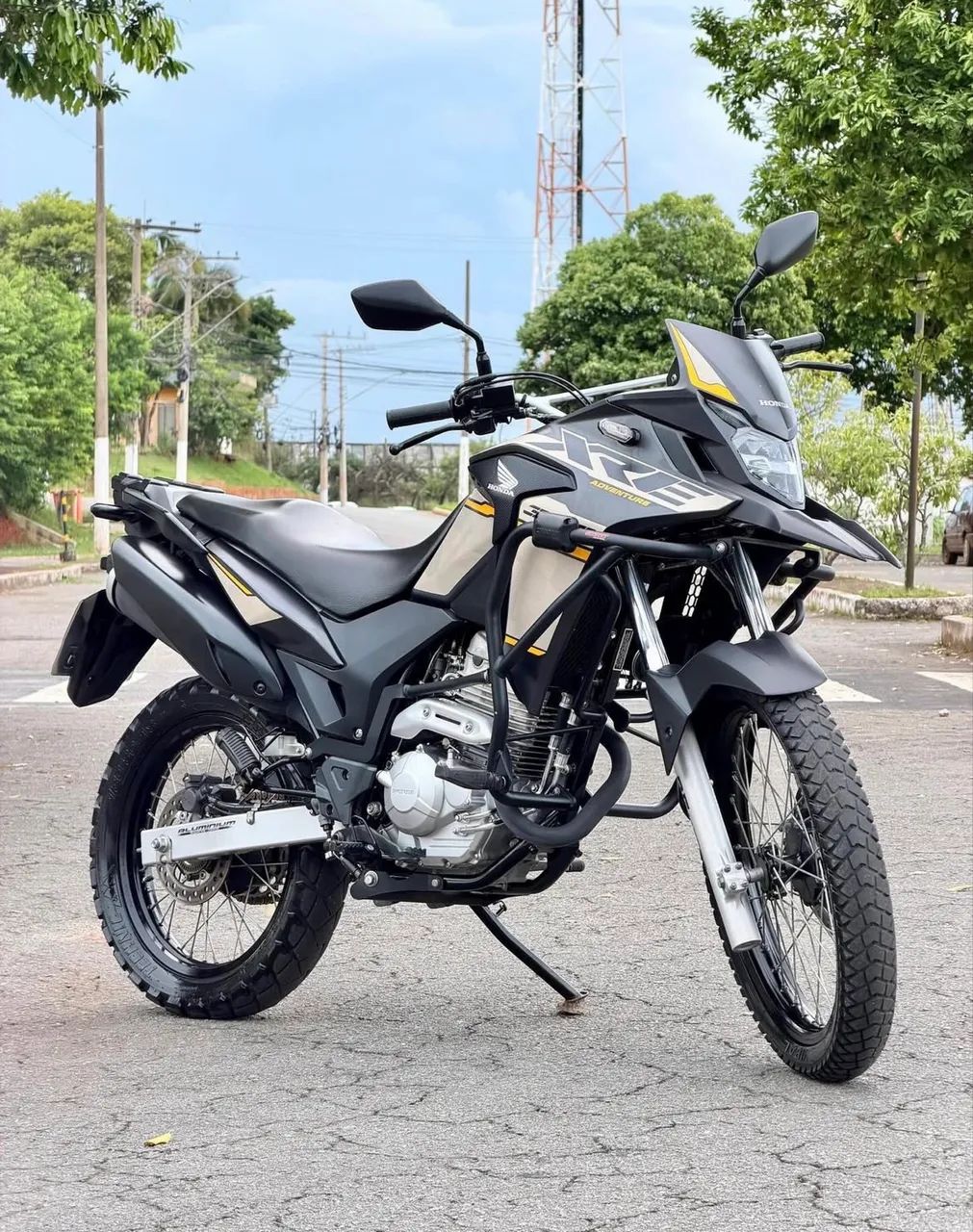 XRE 300 2022