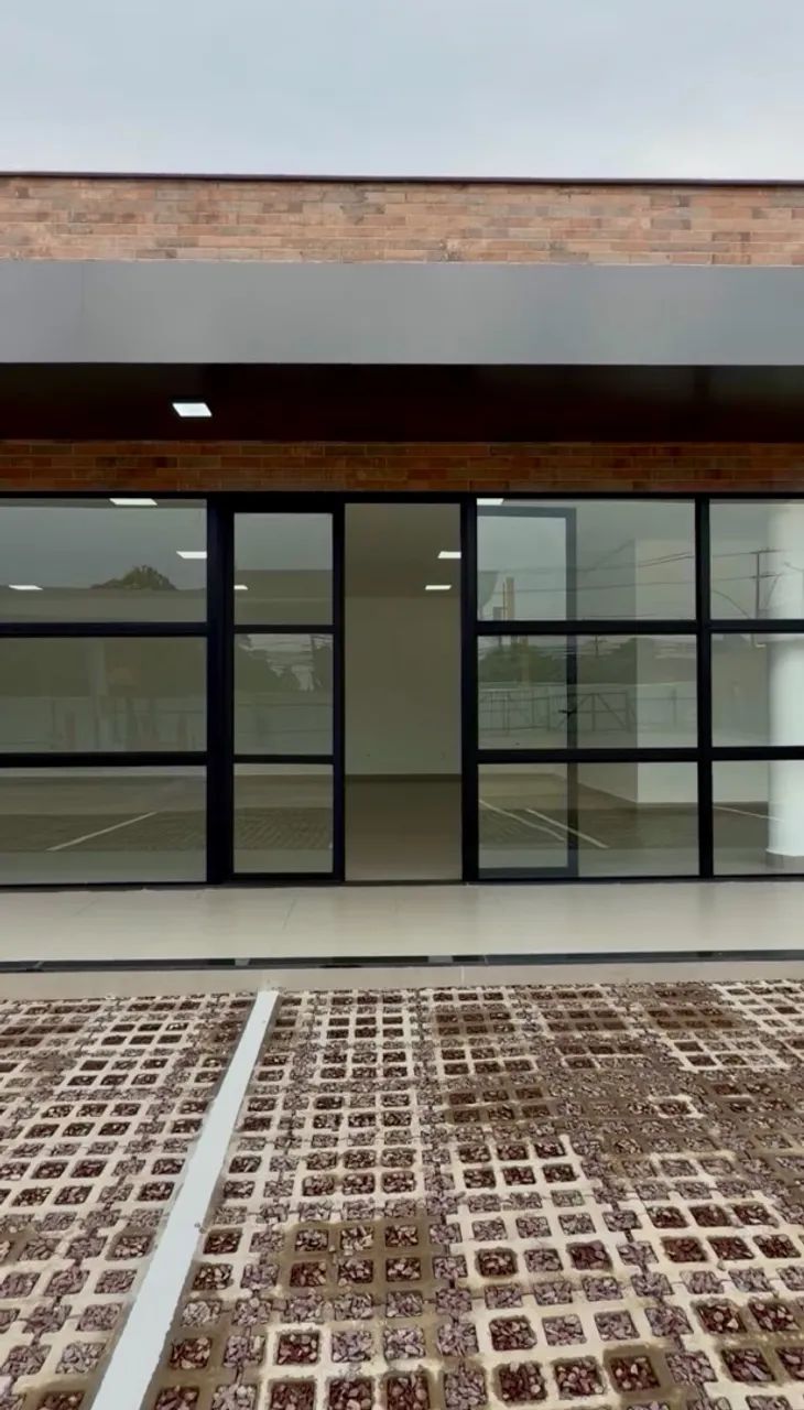 Alugo loja grande no Dom Pedro!
