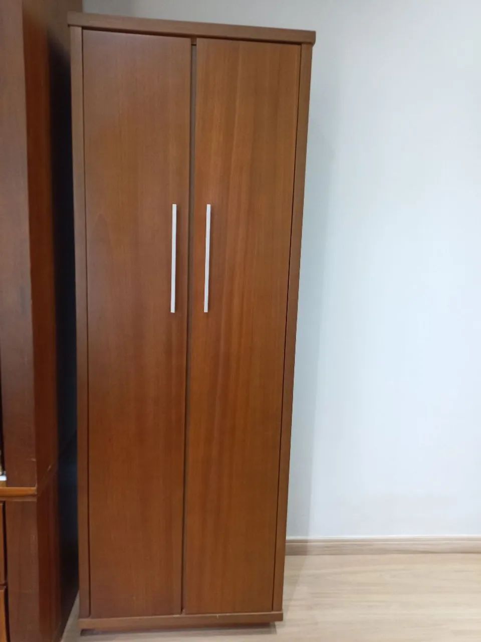 Sapateira em ótimo estado de conservação 