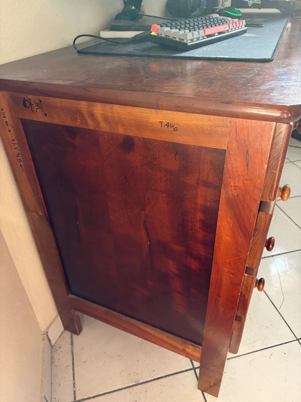 Mesa madeira maciça 8 gavetas 