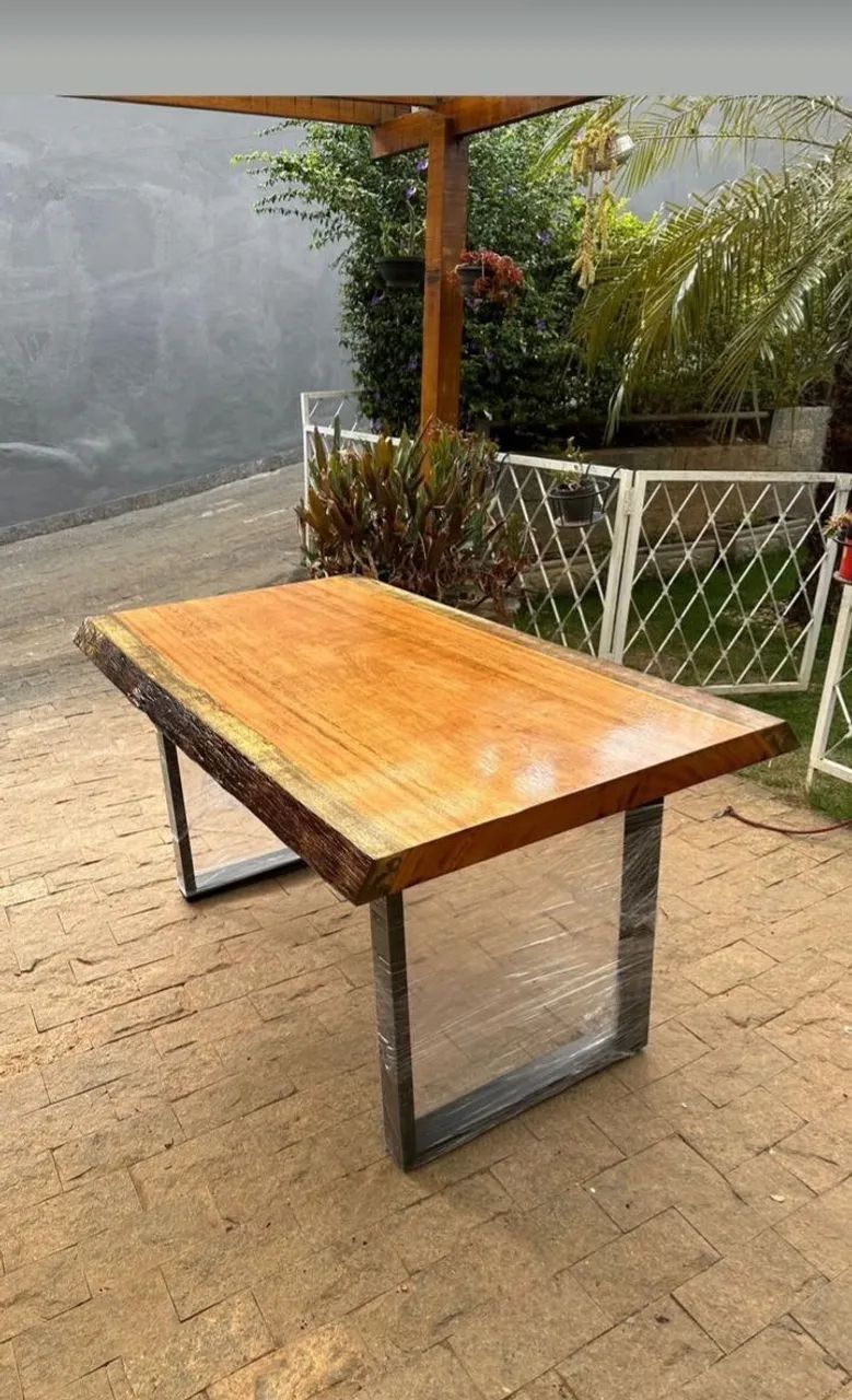 Mesa de Madeira Maçiça 4 a 6 Lugares