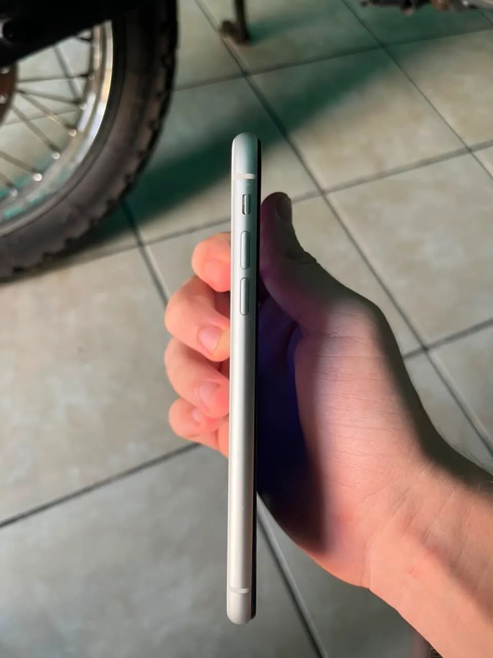 iPhone XR 64 gb novo poucas marcas de uso novo câmera som pegando