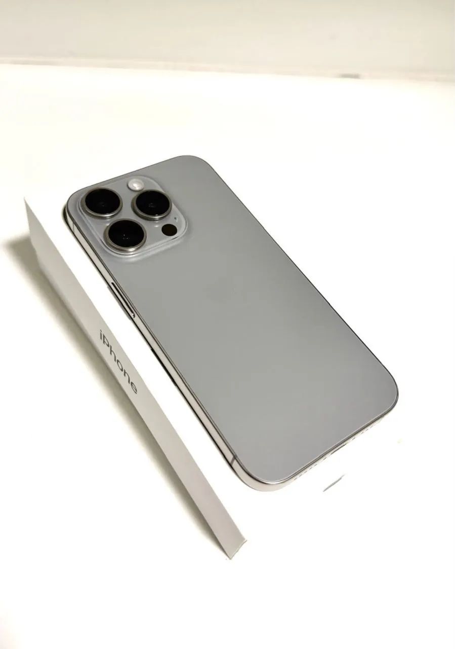 Apple iPhone 15 Pro 256Gb - Natural titanium - Celulares e
