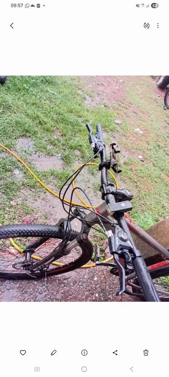 Vendo bike com capacete e suporte e lanterna  - Foto 3
