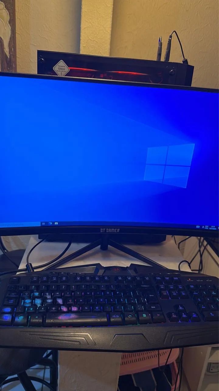 Computador com mesa