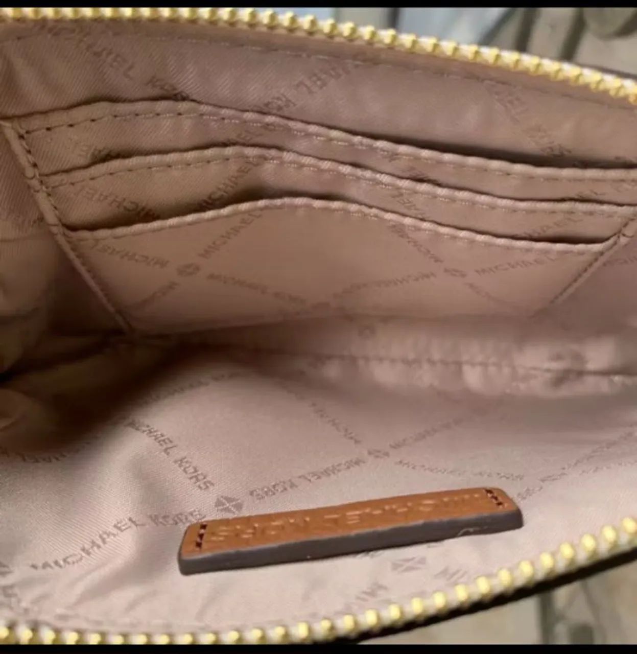 Bolsa michael kors clutch monograma  - Foto 3