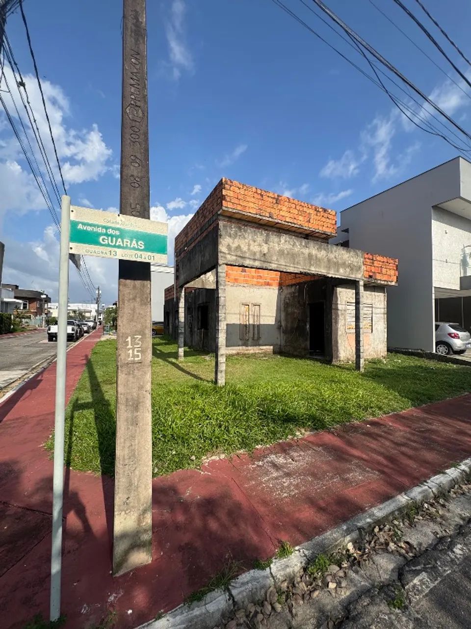 Venda - Terreno edificado no Condomínio Cidade Jardim 2