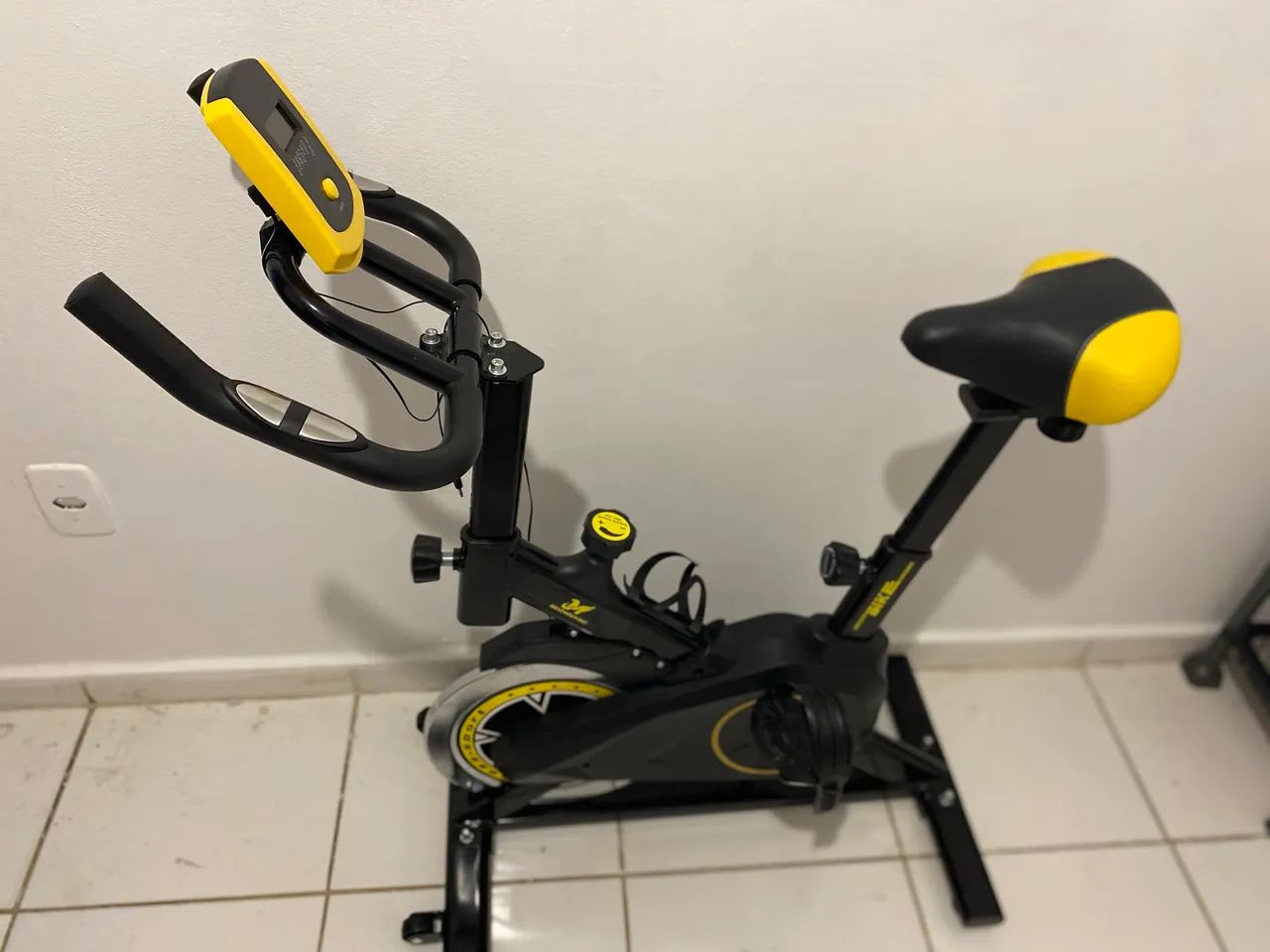 Vendo Bicicleta Ergométrica Nova - Foto 3