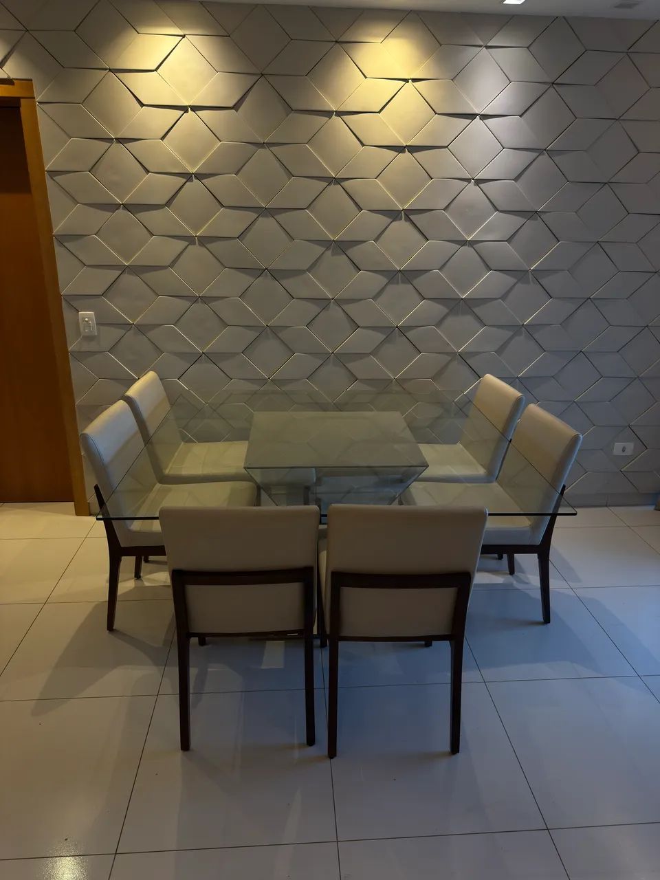 Mesa de Jantar com Tampo de Vidro e 6 Cadeiras - Foto 2