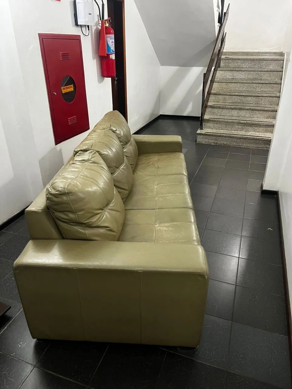 Conjunto Sofás Couro Legítimo Mazzotti - 2 e 3 Lugares - Excelente Qualidade - Foto 5
