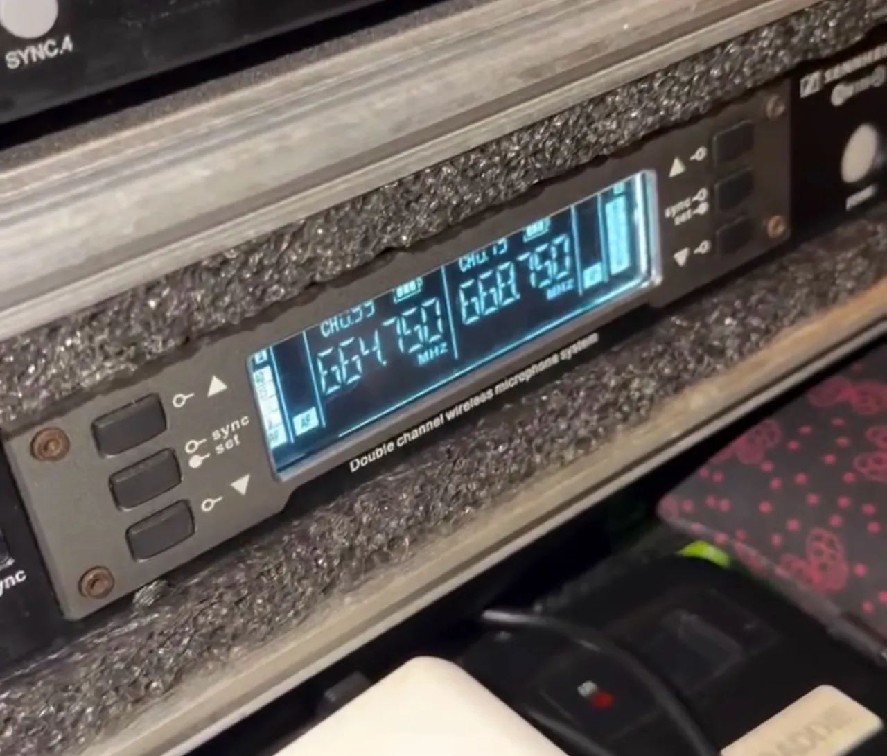 2 MICROFONES 1 com TALKBACK e receptor de ambos - Foto 3