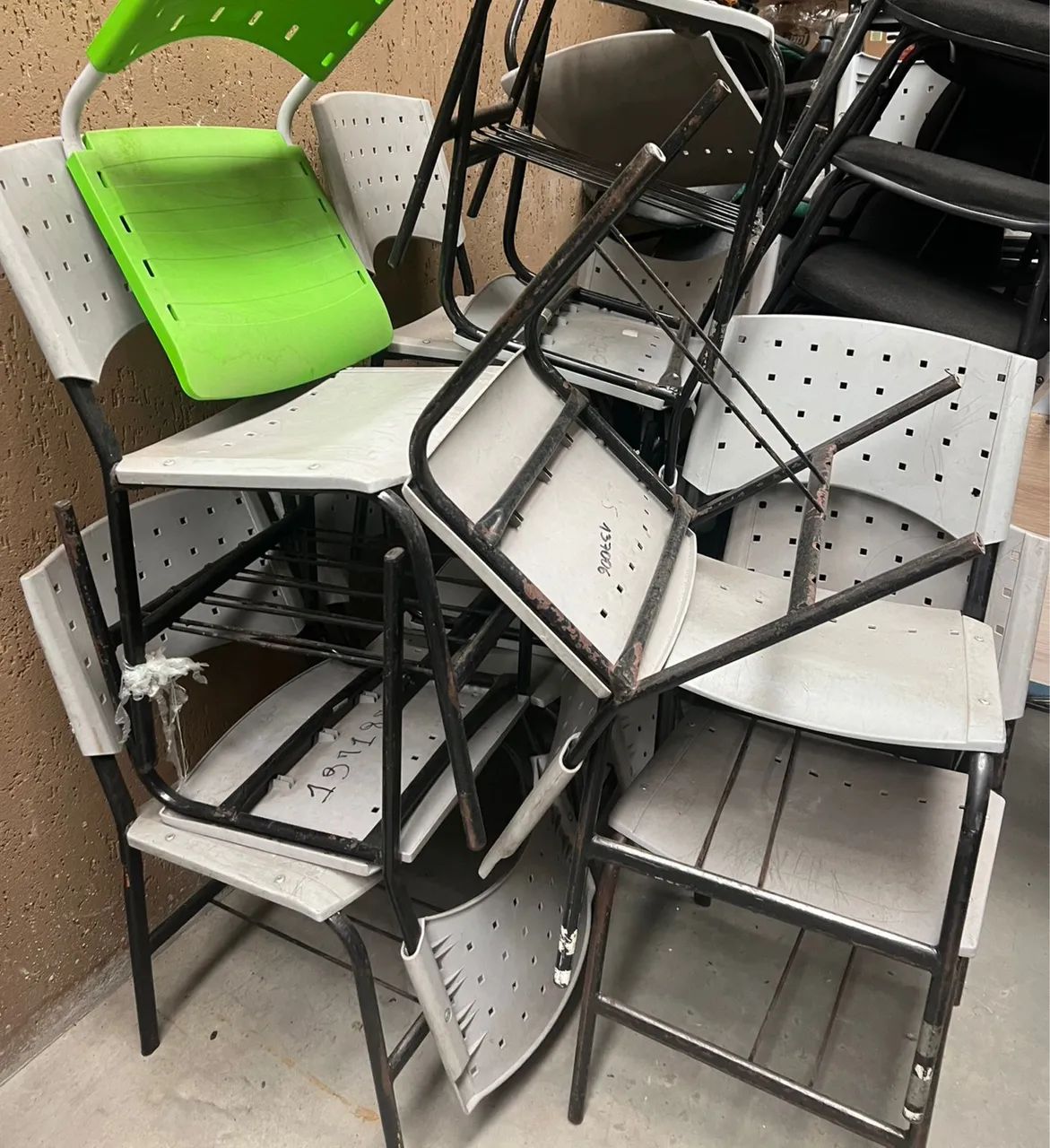 Cadeira plástico - Foto 2