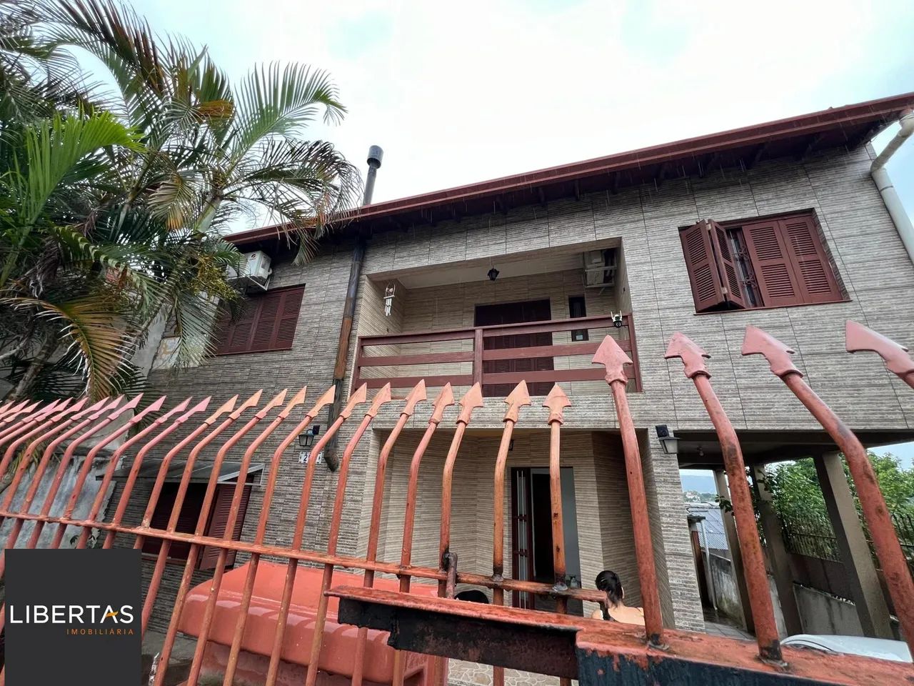 Casa Residencial Semimobiliada com 2 Suítes e Piscina em Viamão, RS - Foto 2