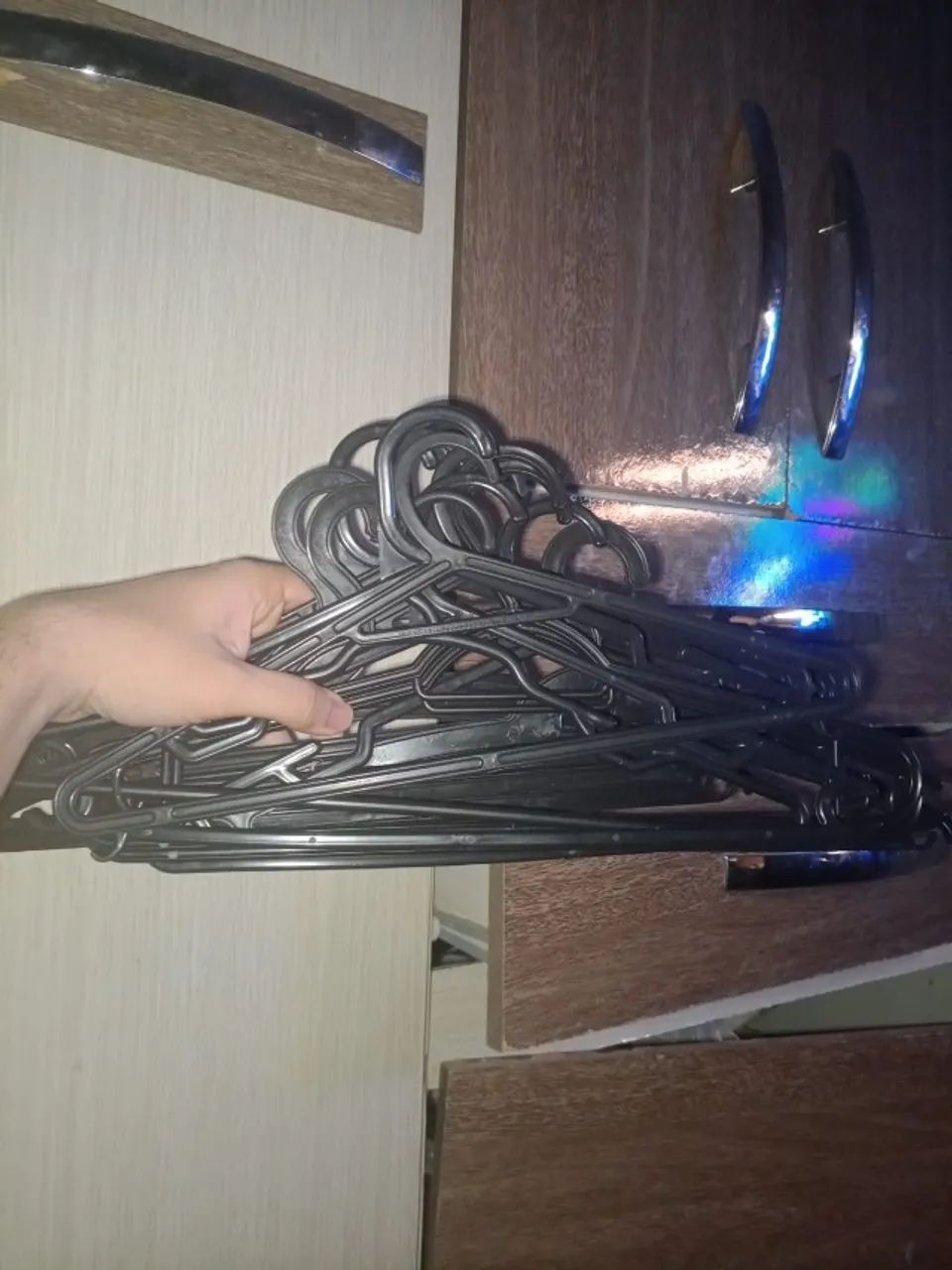 Kit com 20 Cabides pretos