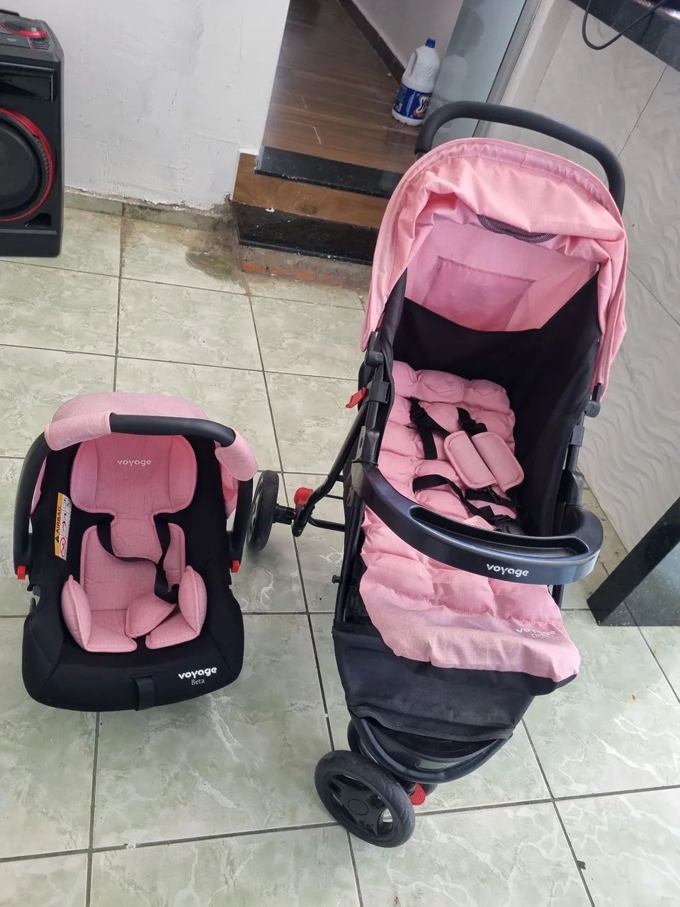 Carrinho de bebê e bebê conforto  - Foto 2