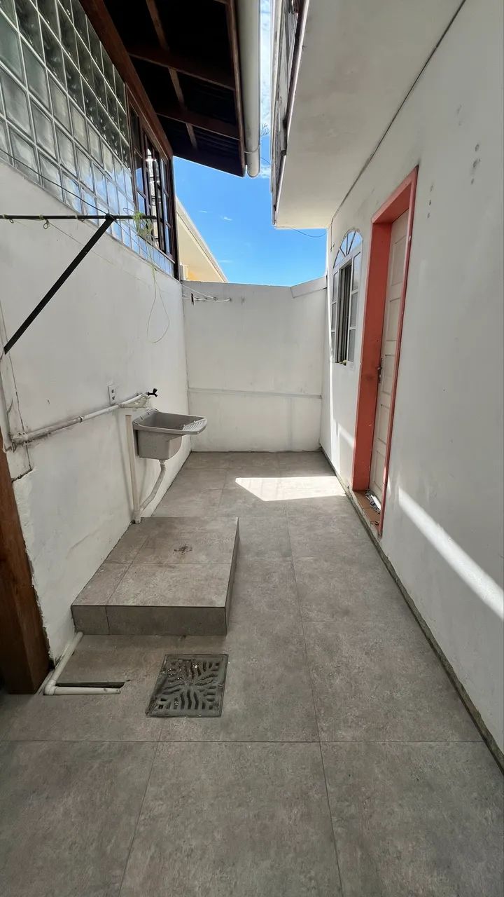 Alugo Kitnet mobiliado àgua e luz incluso - Foto 5