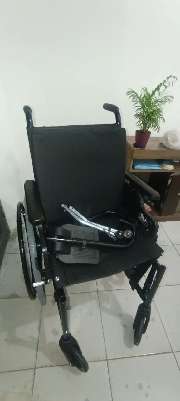 Cadeira de rodas e Cadeira de banho 