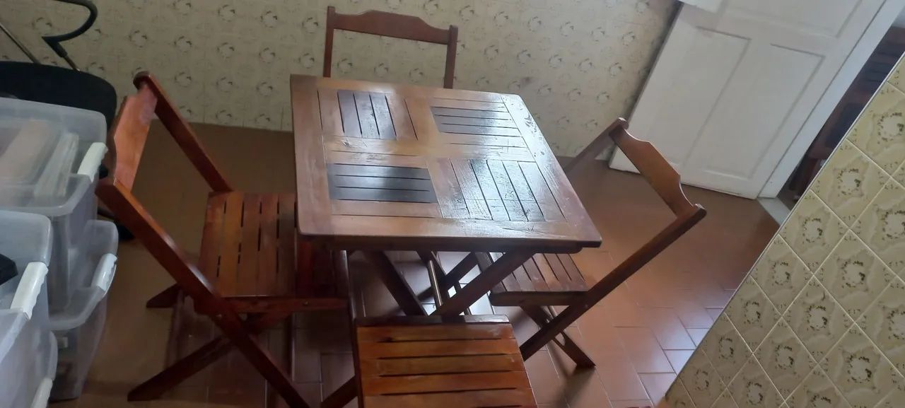 Conjunto de mesa e cadeiras de bar de madeira - Foto 2