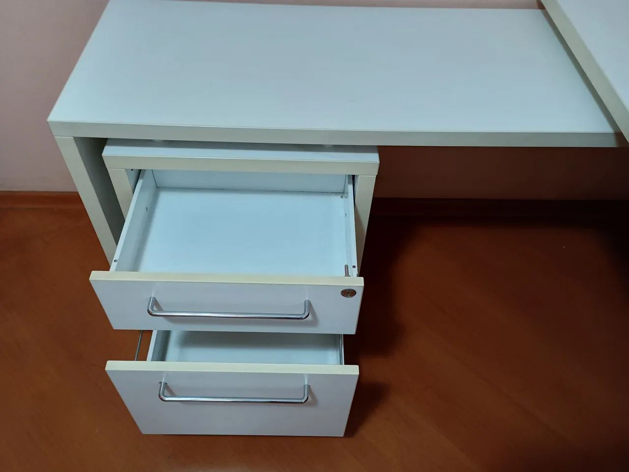 Mesa de escritorio em L com gaveteiro - Foto 5