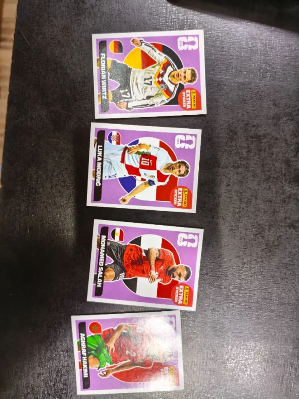 4 FIGURINHAS LEGENDS BORDO