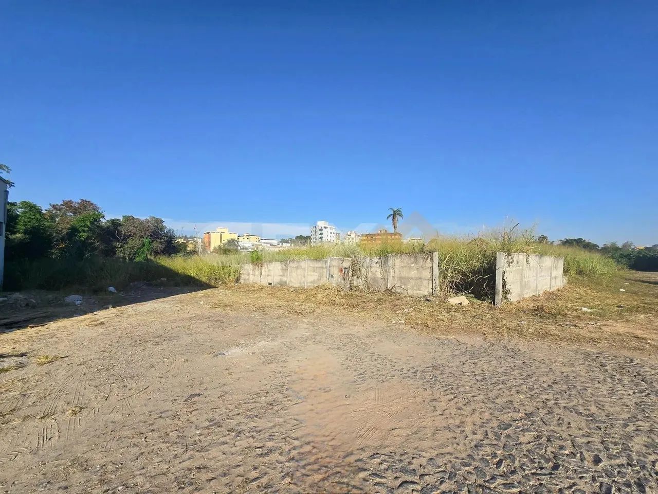 Lote à venda no bairro Ipiranga com 288 m². - Foto 2