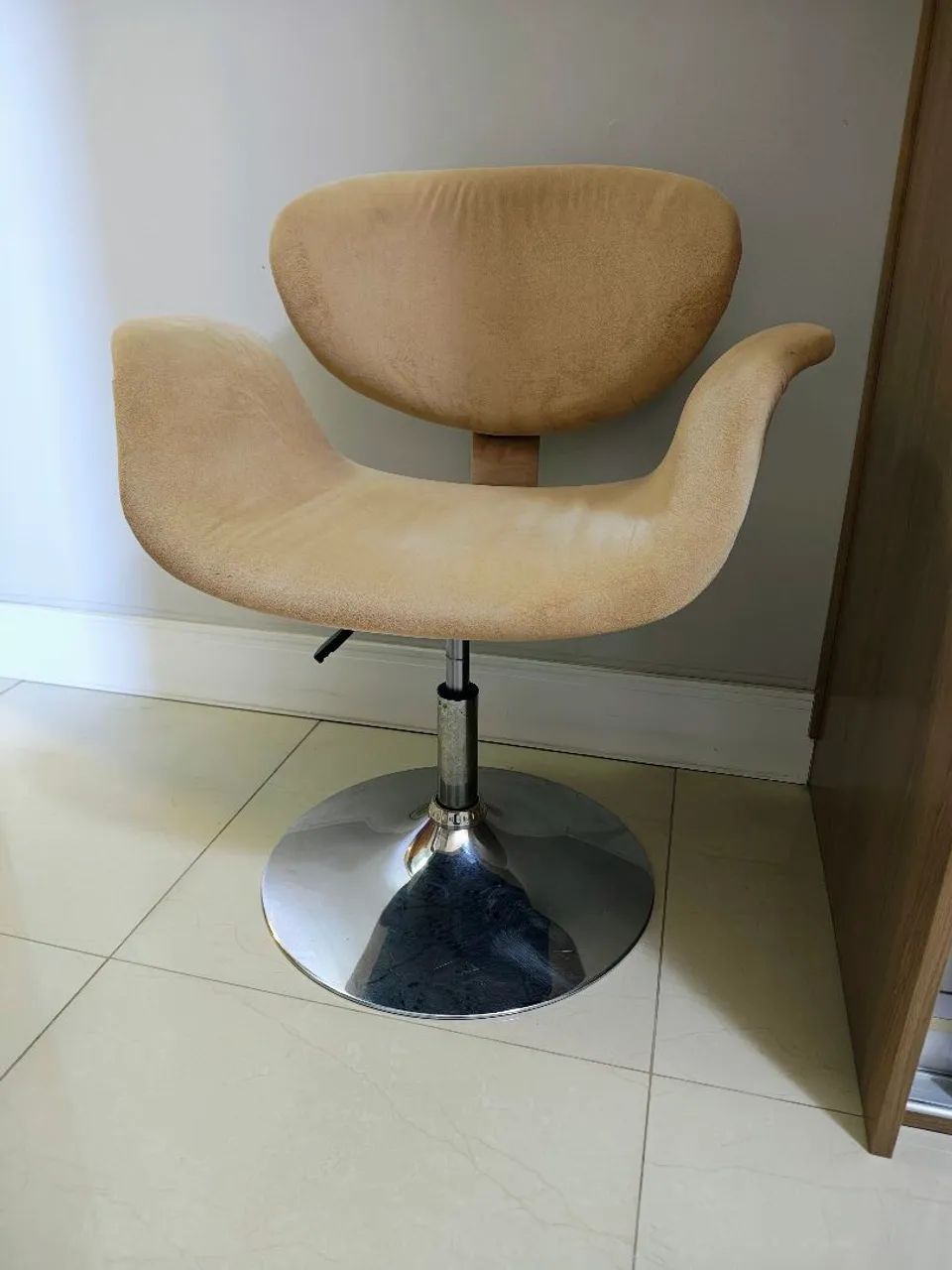 Cadeira Poltrona Marrom  - Foto 2