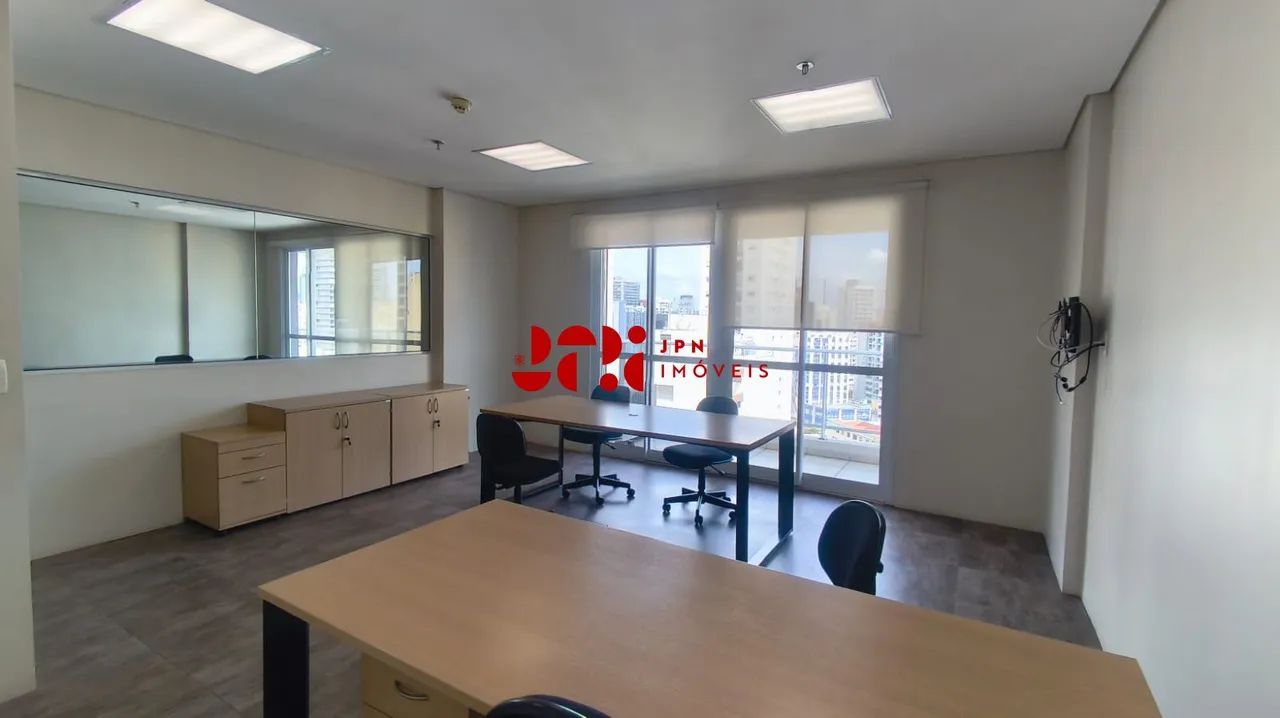 Sala comercial em Pinheiros - 100m², 02 banheiros, 04 vagas, mobiliada.