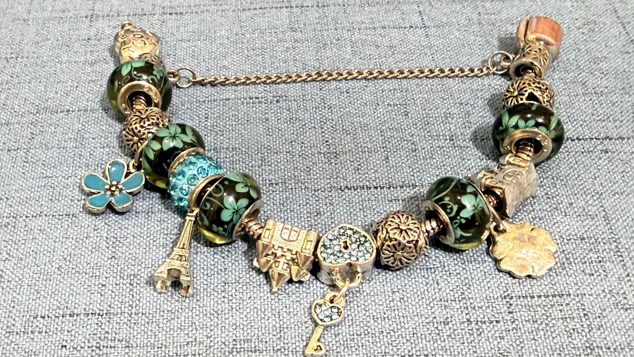 Pulseira com 4 berloque com numeração de prata  - Foto 4