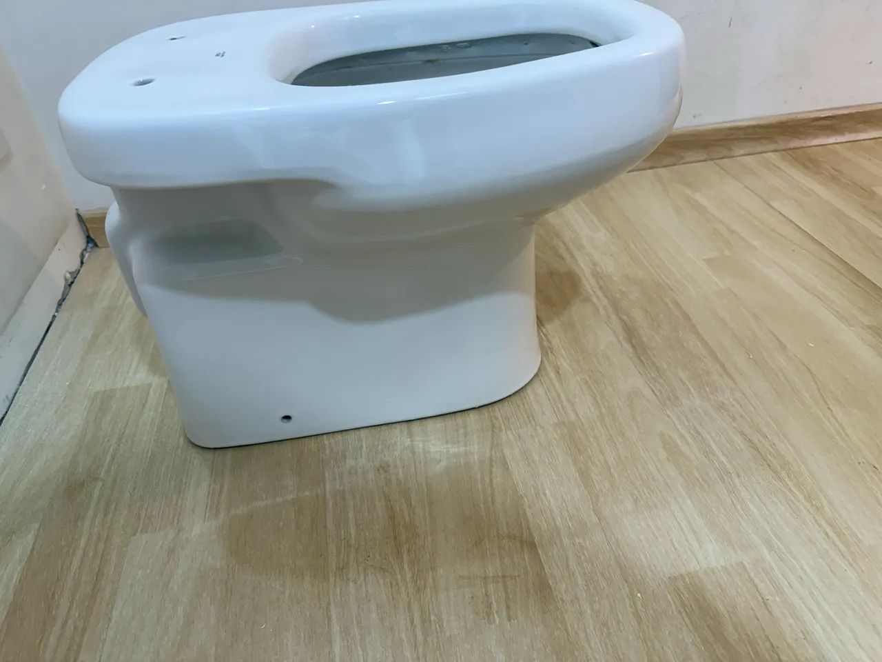 Bacia Convencional DECA Monte Carlo Branca P8.17 Vaso Sanitário com assento em poliéster  - Foto 2