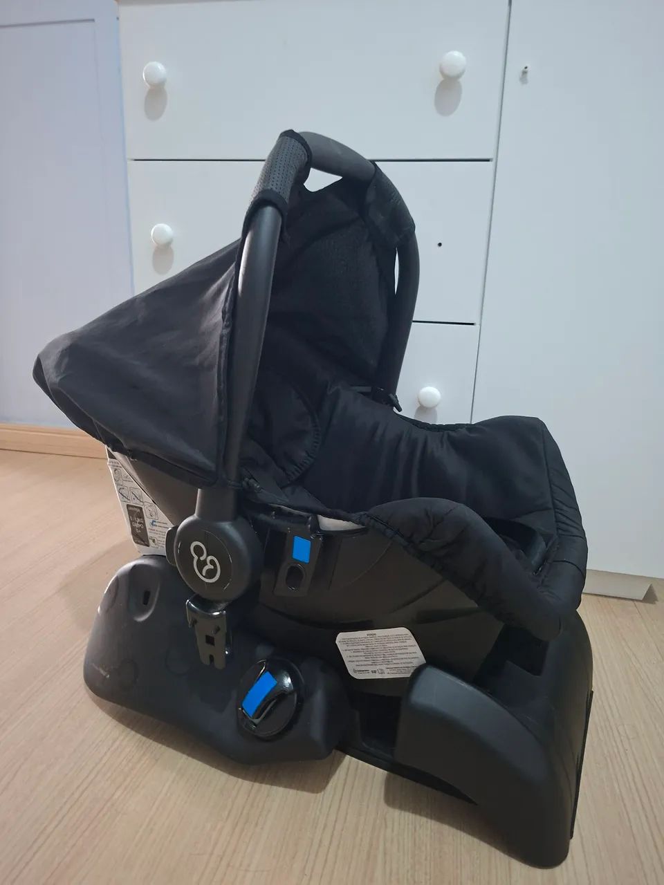 Vendo Bebe conforto e Base - Foto 2