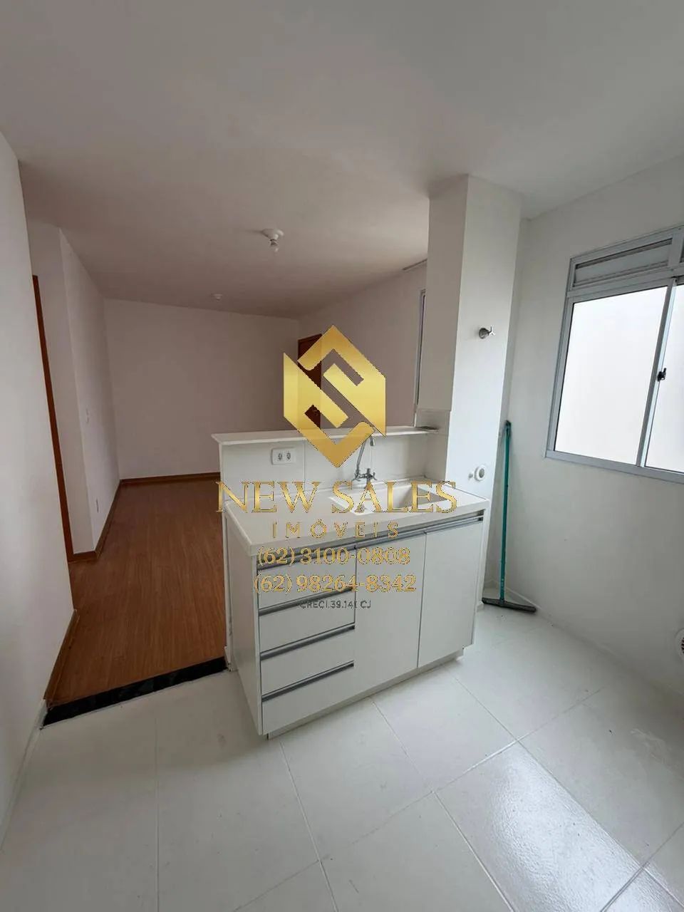 Apartamento- 2 quartos, 2 vagas, 45m², armários- Lorena Parque