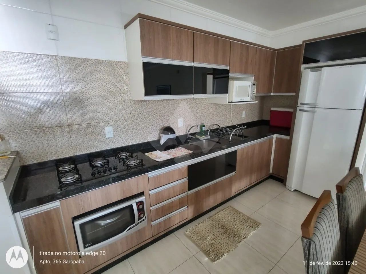 Prédio com um apartamento e duas salas comerciais no Centro de Garopaba/SC - Foto 4
