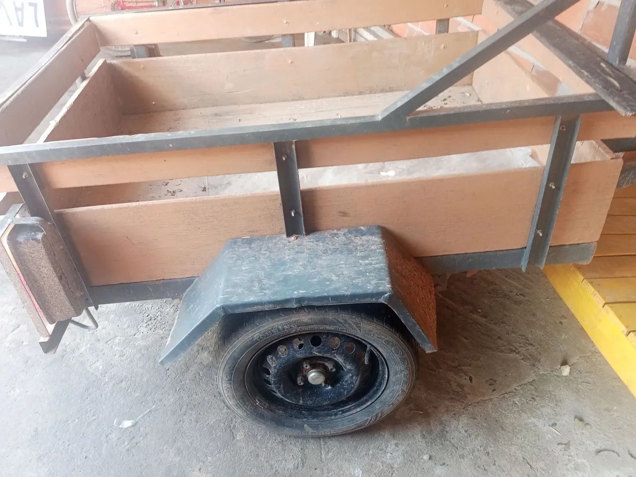 Vendo reboque seminovo para carro - Foto 2