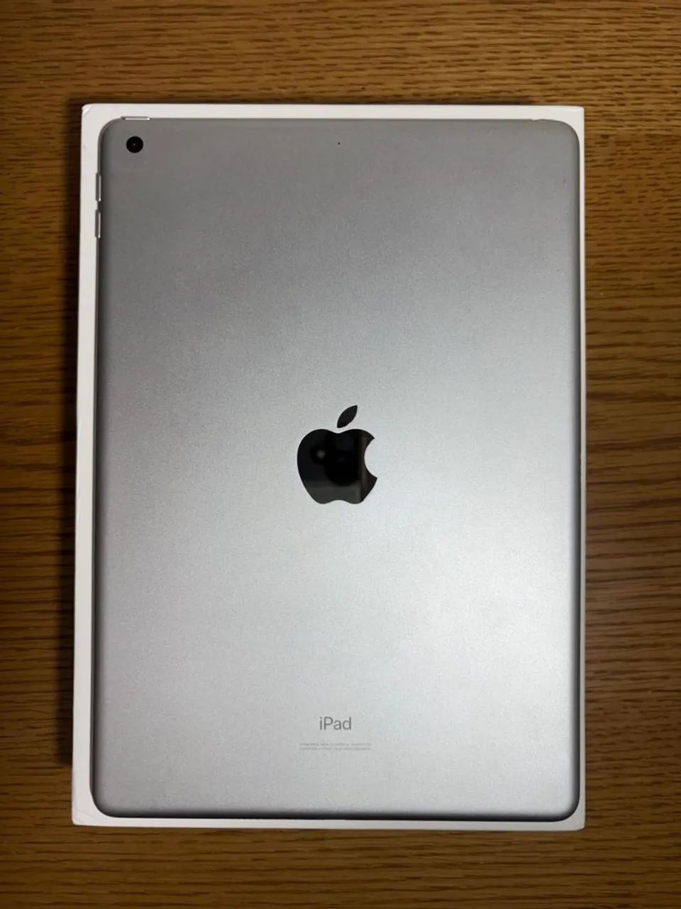 Ipad 7 32gb prata com capa magnética 