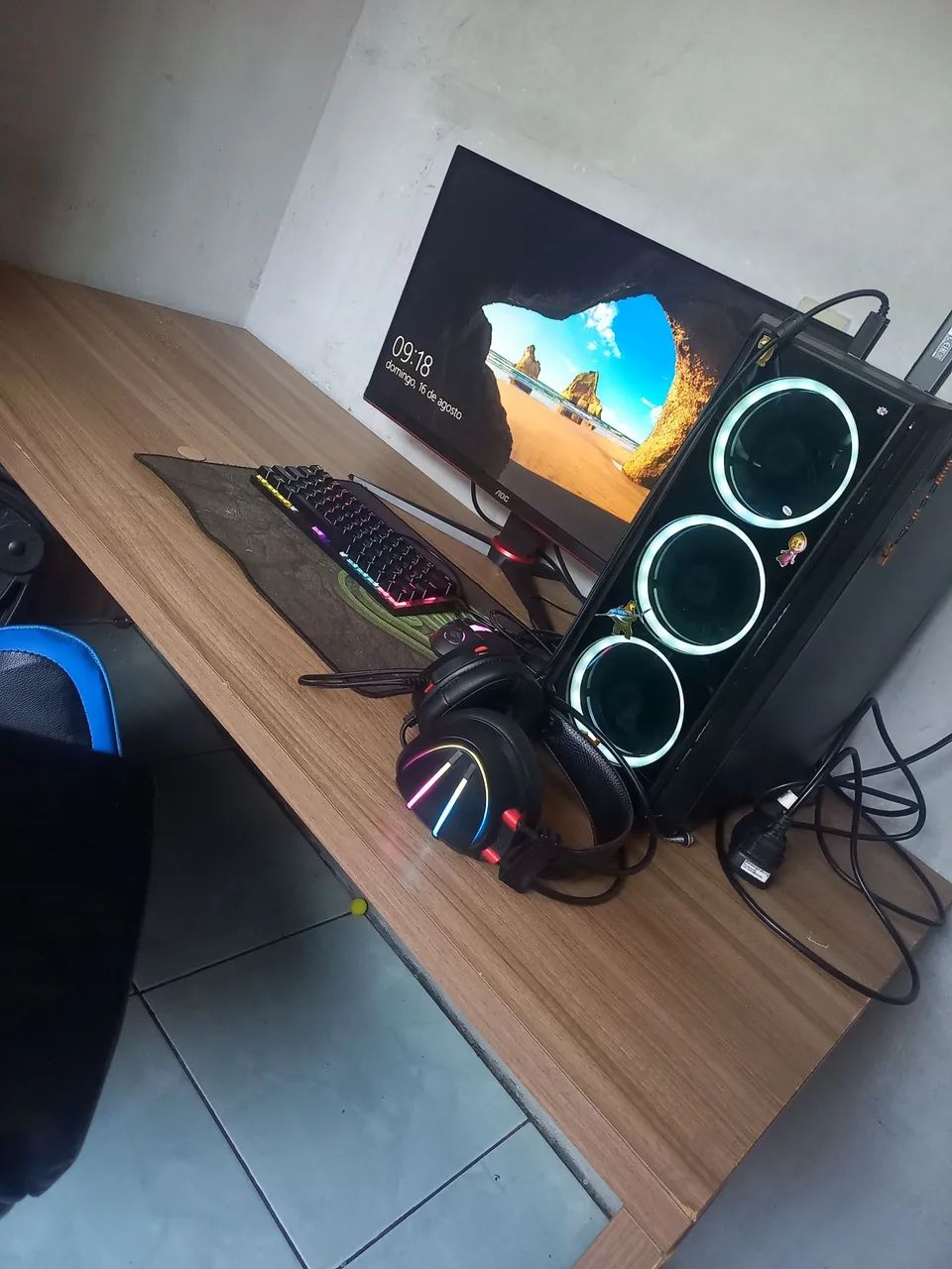 Vendo Pc completo com mesa e cadeira - R$ 2.000 - Foto 4