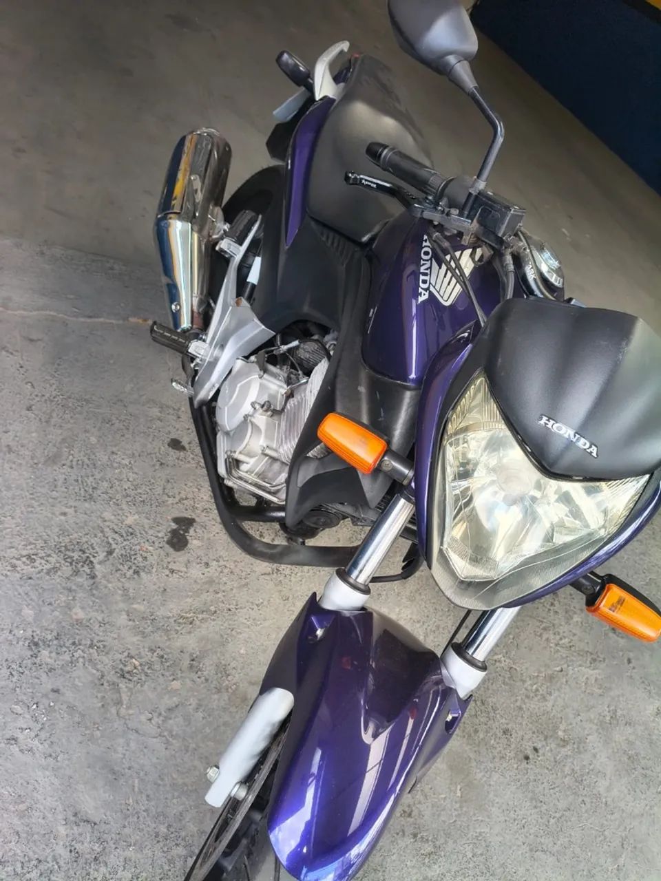 CB300R muito conservada 