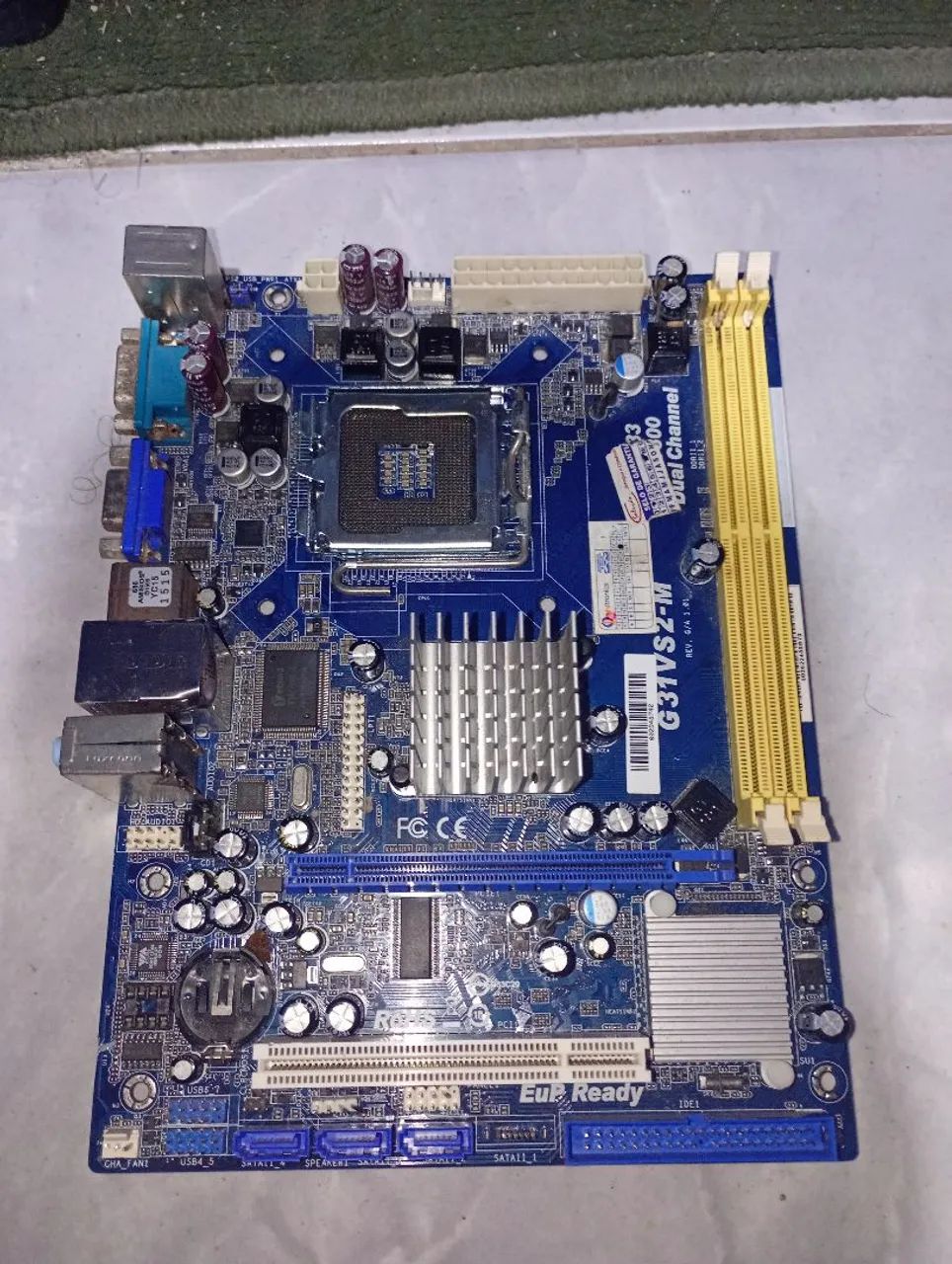 Placa de computador desktop DDR2 está conservada