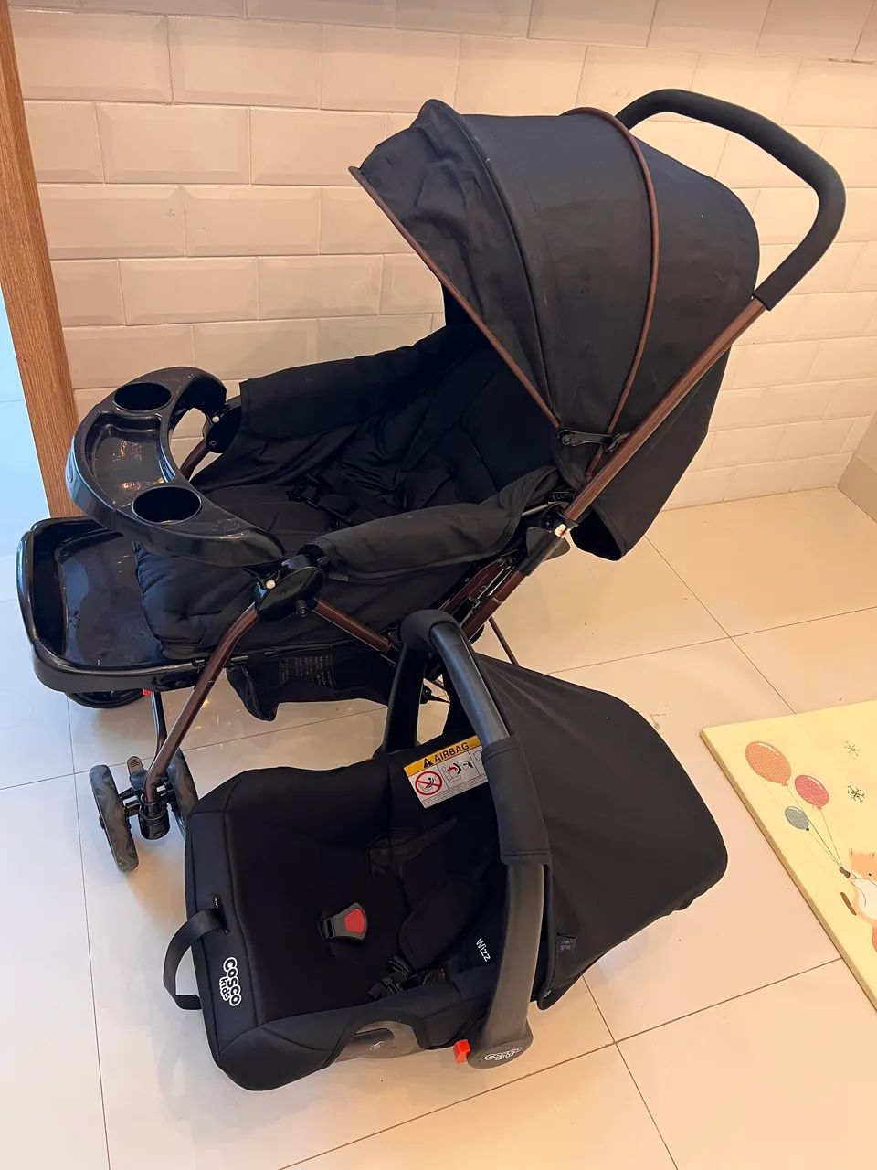 Carrinho de bebê com bebê conforto Cosco Kids, Reverse Duo - Foto 3