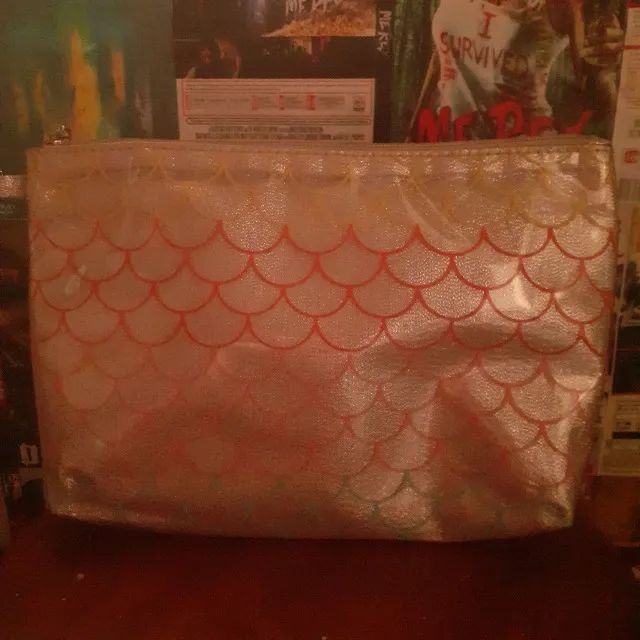  Necessarie grande metalizada estampada