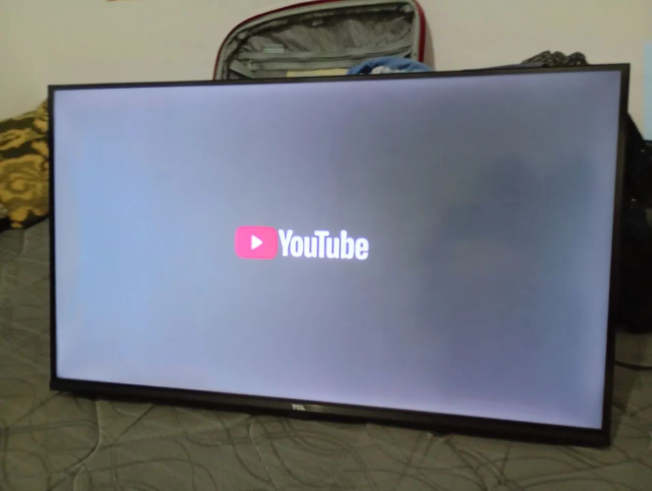 Vendo essa tv da TCL 32 polegadas smart Android  - Foto 5