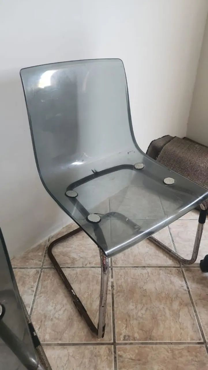 Par de Cadeiras em Acrílico - Estilo Moderno - Foto 2