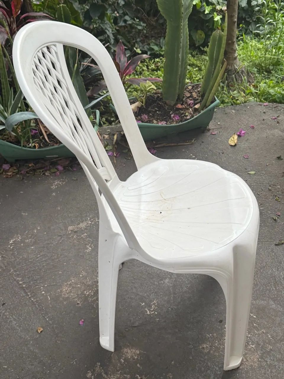 01 Cadeira de plástico branca super resistente  - Foto 4