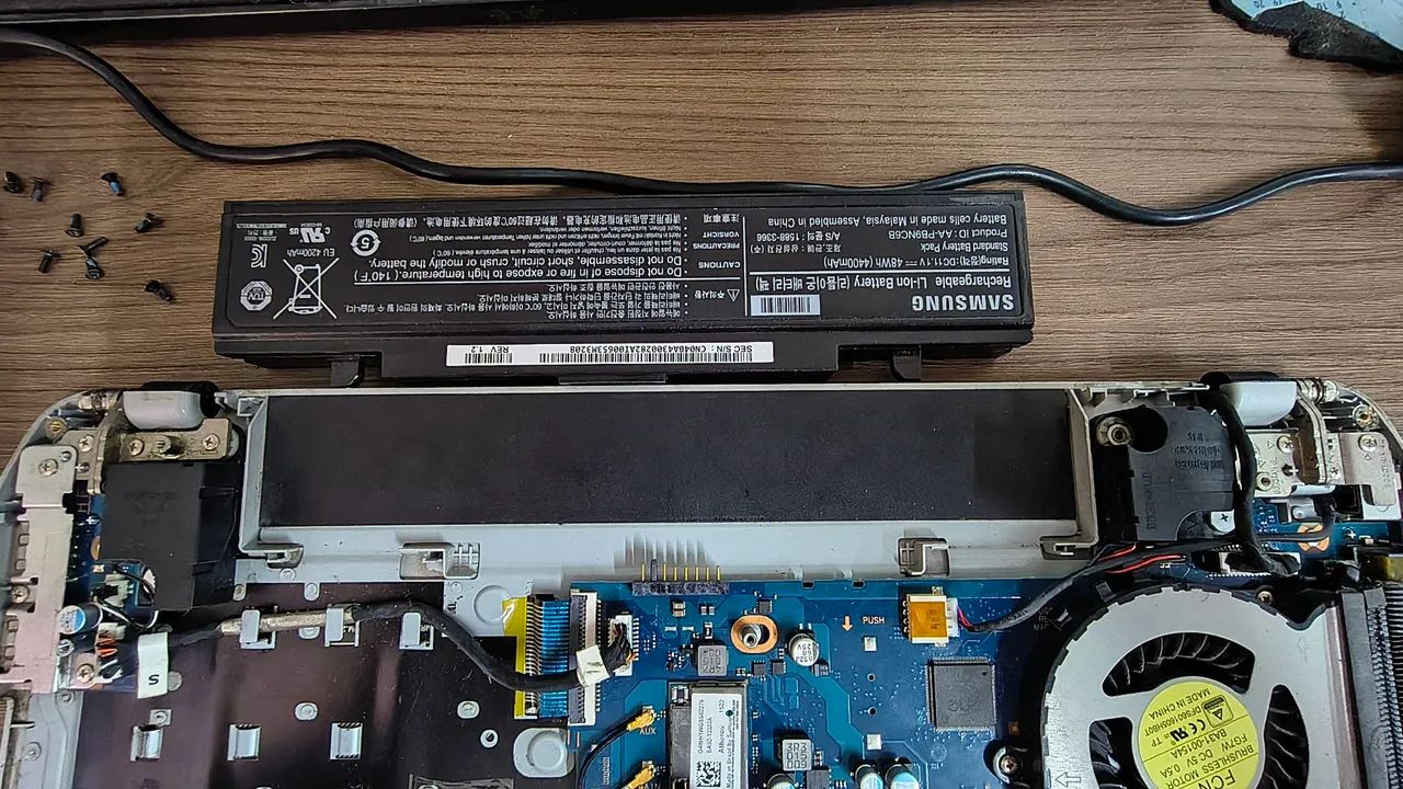 Notebook Samsung Celeron Modelo NP370E4K (Peças) - Foto 4