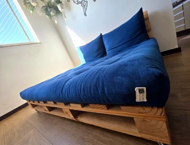Futon japonês Kazari Fouton azul com base de pallet e 2 almofadas - Foto 5