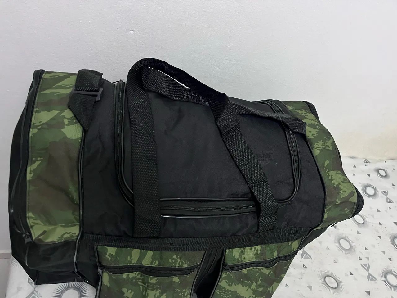 Bolsa de viagem.. grande/ camuflada  - Foto 2