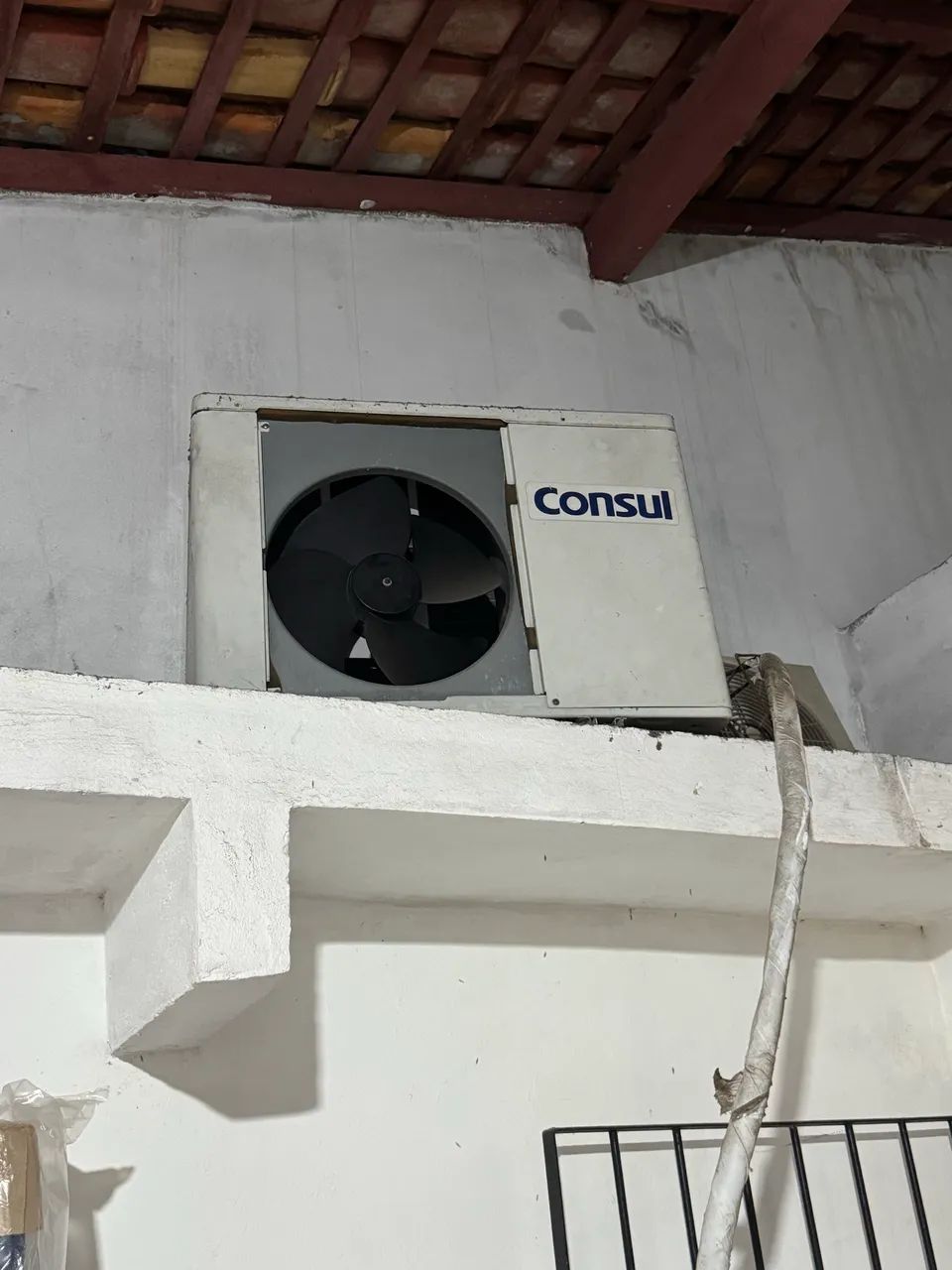 Condensadora cônsul funcionando só faltando Bota gás 7500 Btu  - Foto 2